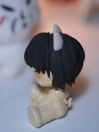 I.N sitting figure (Posable head)