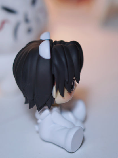 Hyunjin sitting figure (Posable head)
