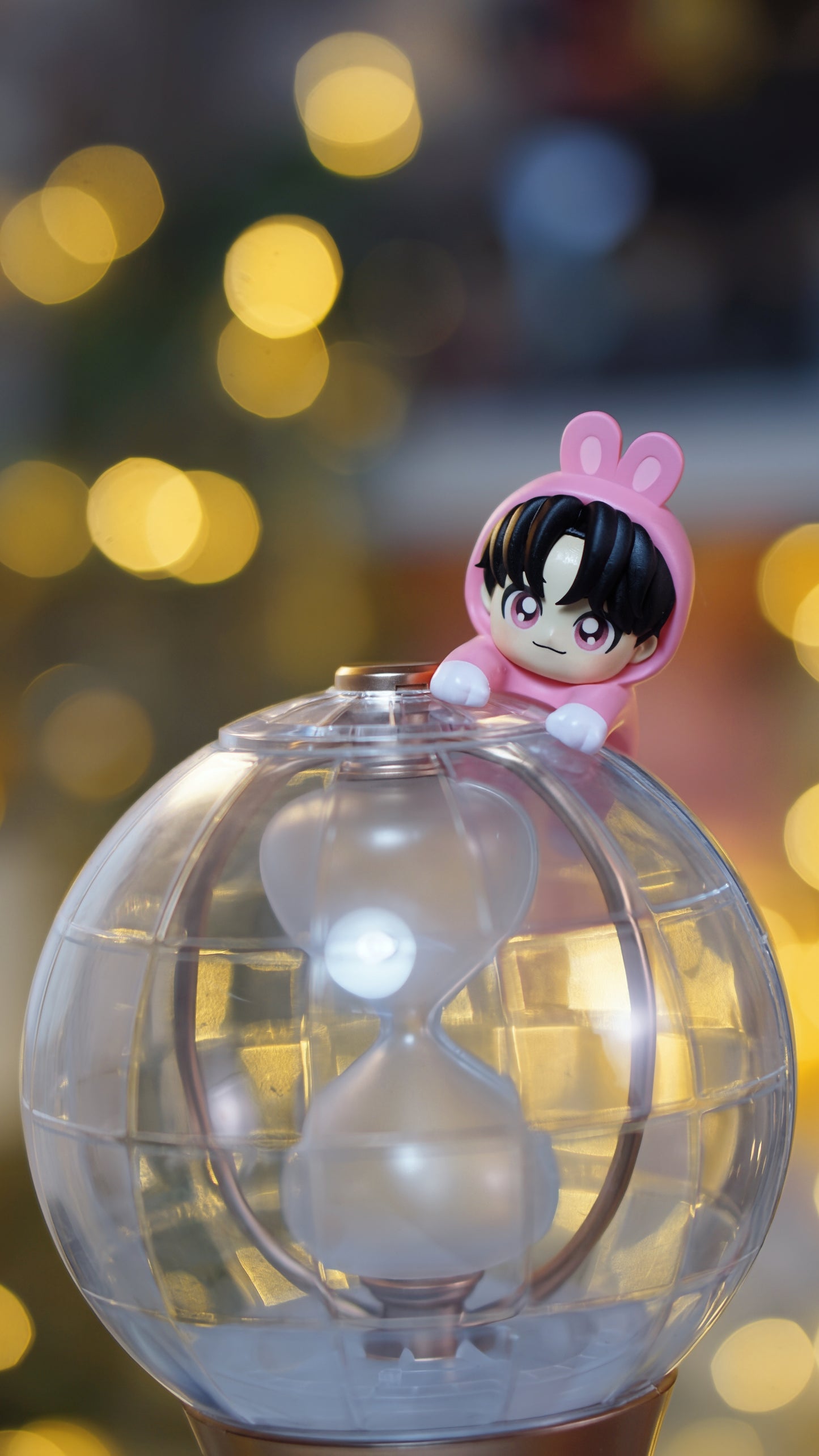 Tiny Seonghwa lightstick hipper