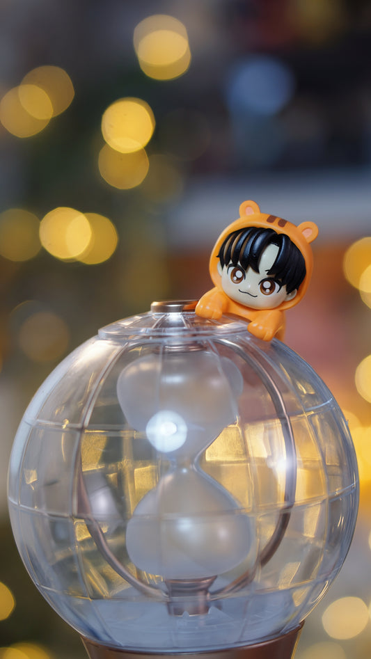 Tiny Hongjoong lightstick hipper