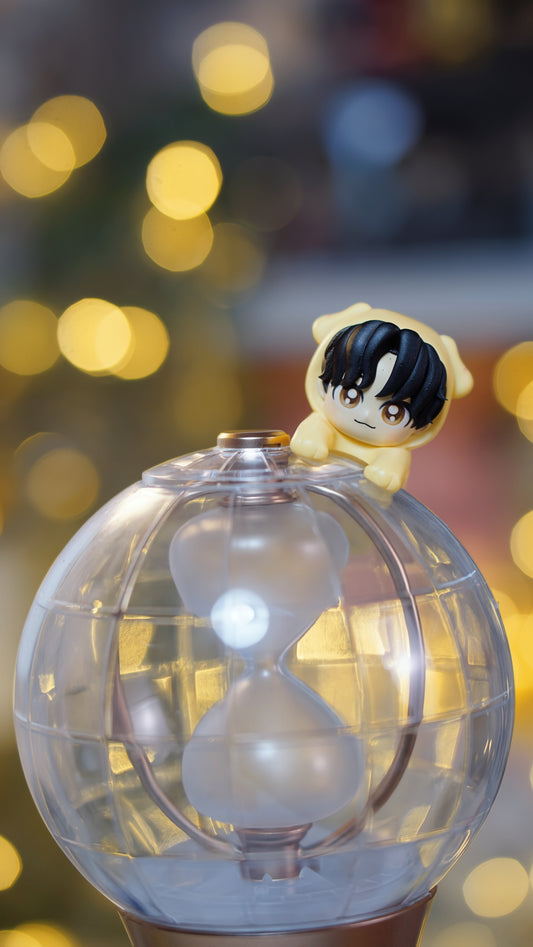 Tiny Yunho lightstick hipper