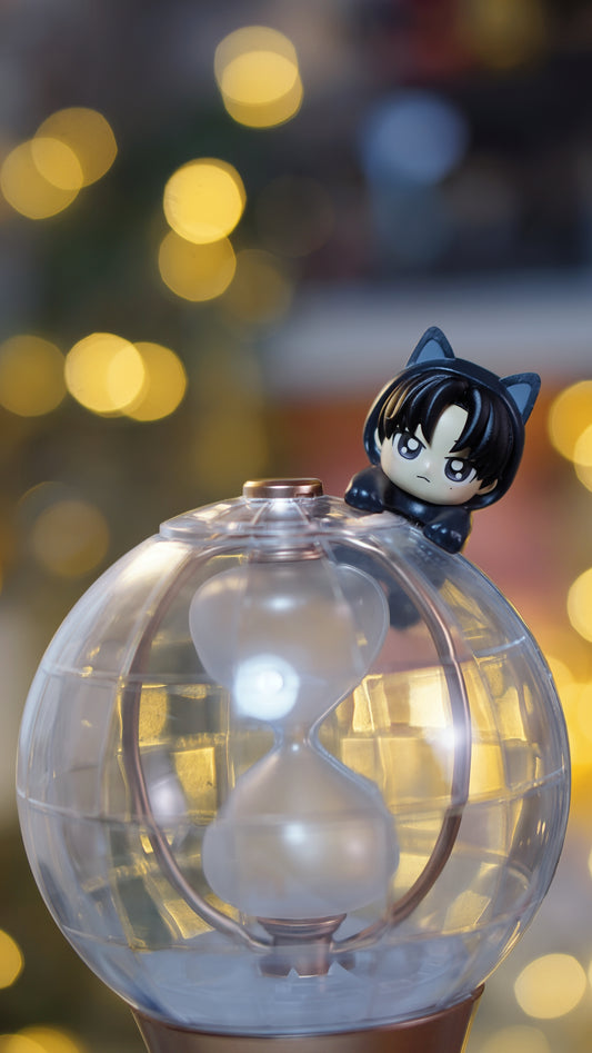 Tiny Wooyoung lightstick hipper